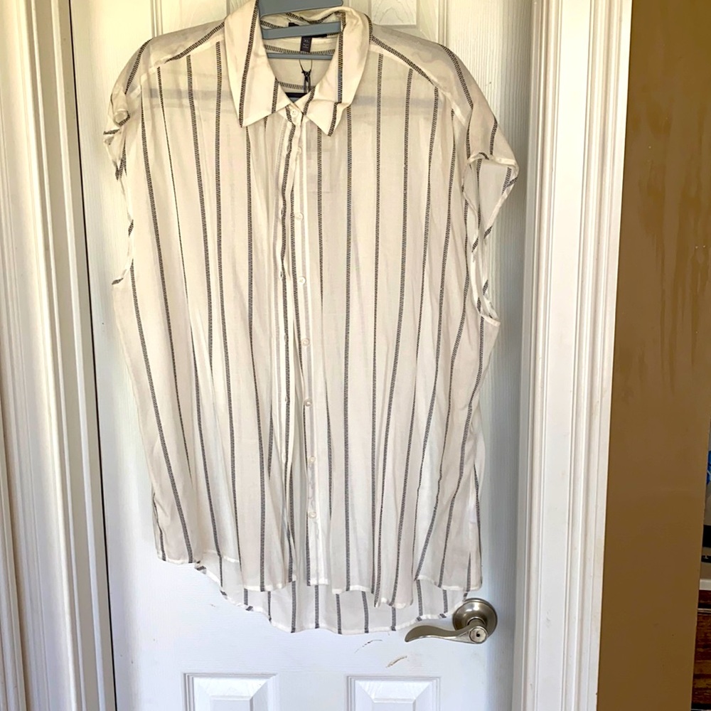Ladies Madison Sleeveless Shirt Top NWT